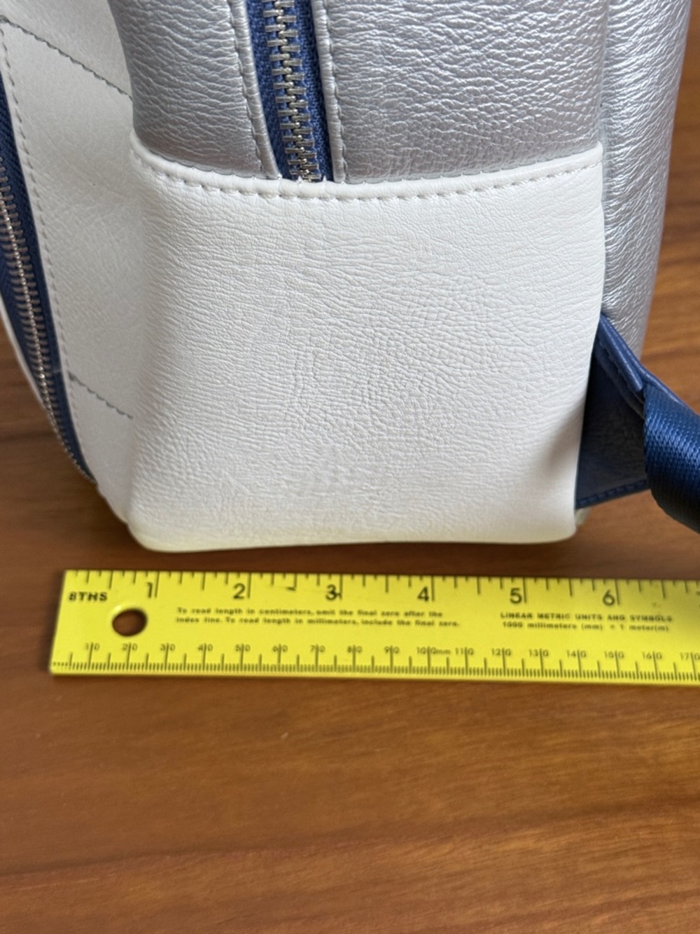 Loungefly Star Wars R2D2 Backpack - Picture 10 of 11